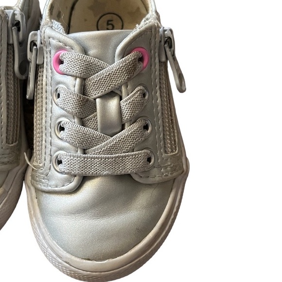 ❗️SOLD❗️Cat & Jack• Silver Zip-Up Sneakers - Picture 4 of 10